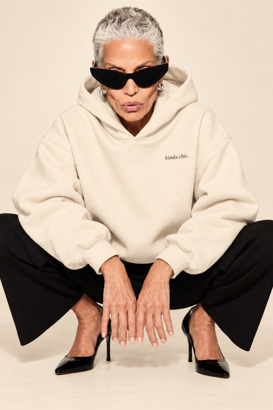 KINDA CHIC. Oversized Hoodie