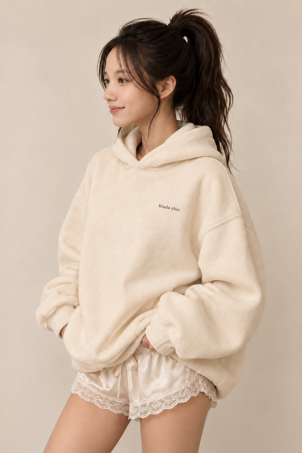 KINDA CHIC. Oversized Hoodie